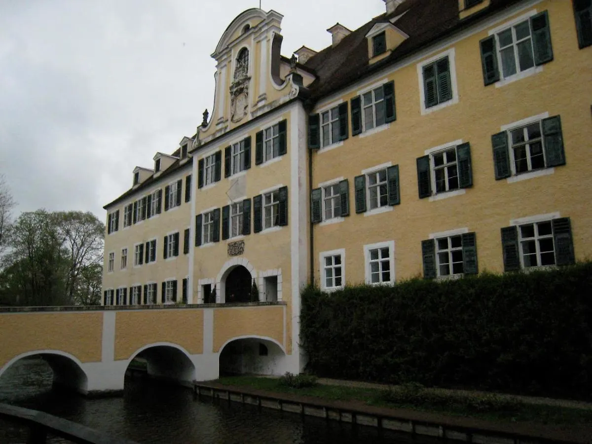 Wohnen Am Wasserschloss Sandizell Schrobenhausen Guest house