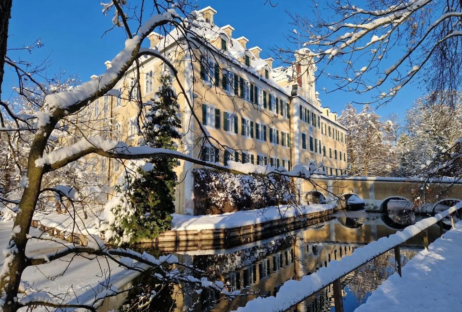 Wohnen Am Wasserschloss Sandizell Schrobenhausen Guest house